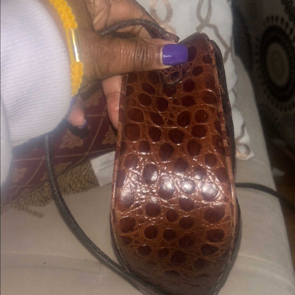 🚨VTG🚨RARE Salvatore Ferragamo CROCODILE EMBOSSED Leather Crossbody Bag
BA212559 - Picture 3 of 10